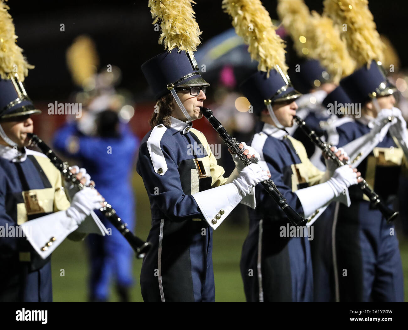 La Mead High School Marching Band realiza en la mitad del tiempo de la