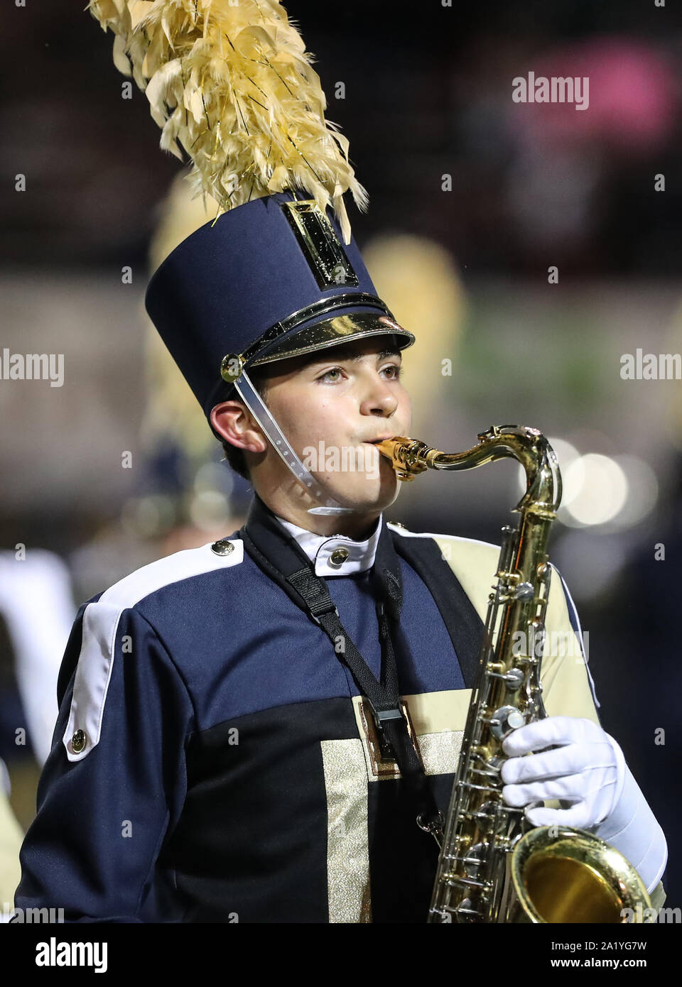 La Mead High School Marching Band realiza en la mitad del tiempo de la