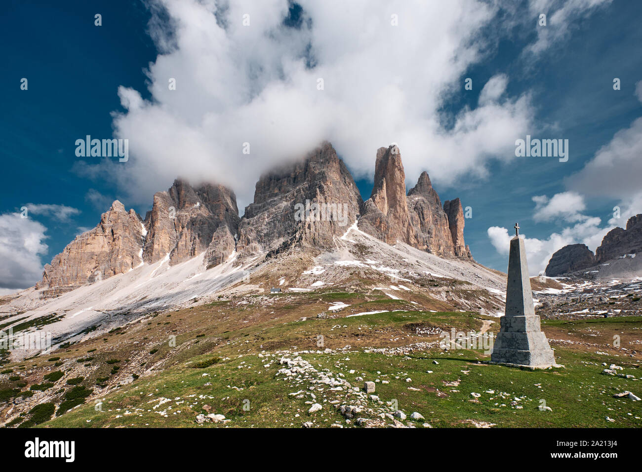 Paisaje de las tres cimas de Lavaredo (Tre cime di Lavaredo), una de las  atracciones más populares en los Dolomitas, Italia Fotografía de stock -  Alamy