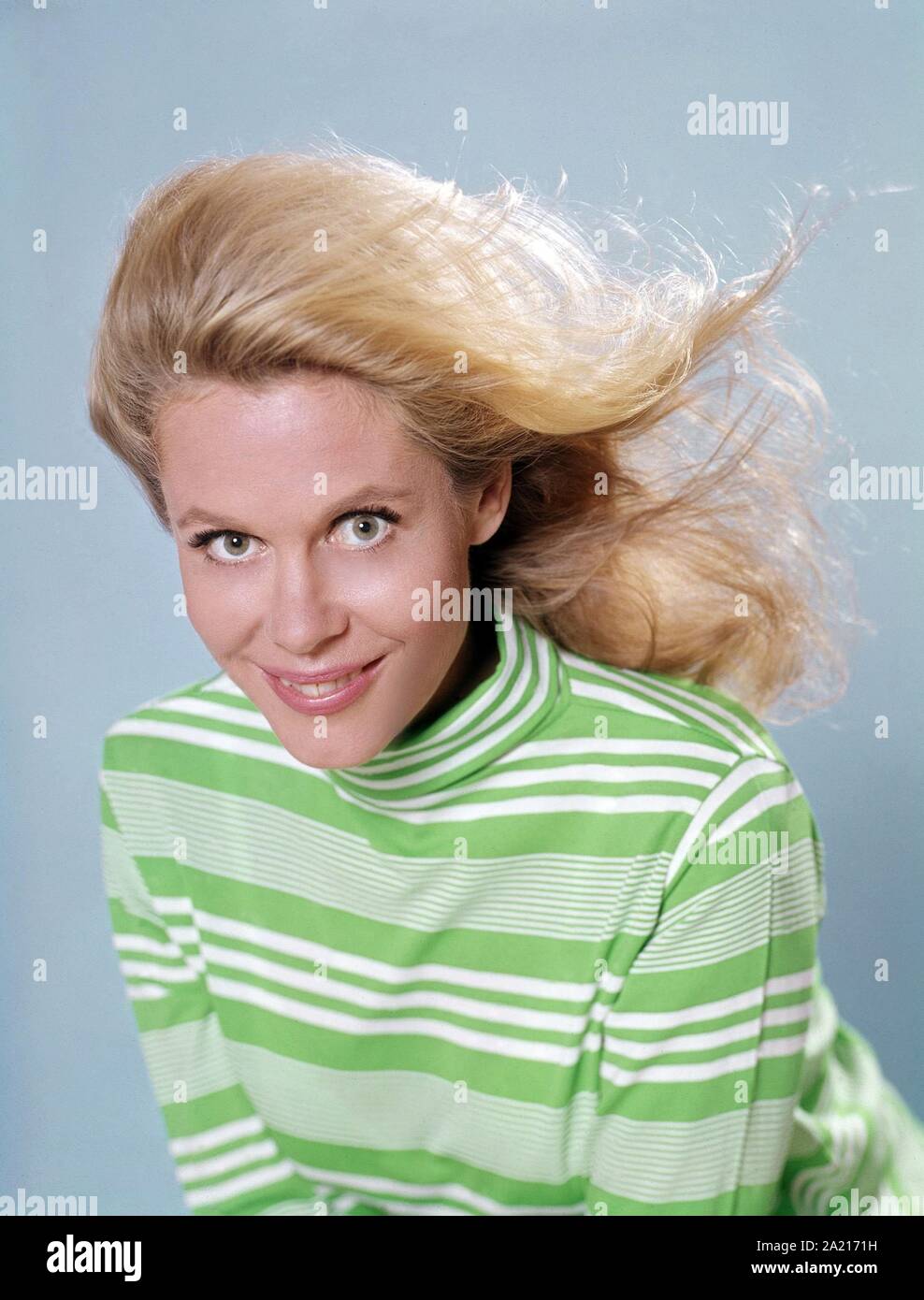 ELIZABETH MONTGOMERY en Embrujada (1964). Crédito Columbia Pictures / Álbum Fotografía de stock ELIZABETH MONTGOMERY en Embrujada (1964). Crédito Columbia Pictures / Álbum Fotografía de stock