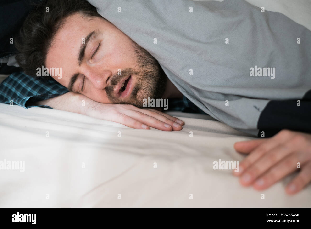 Dormido con la boca abierta fotografías e imágenes de alta resolución