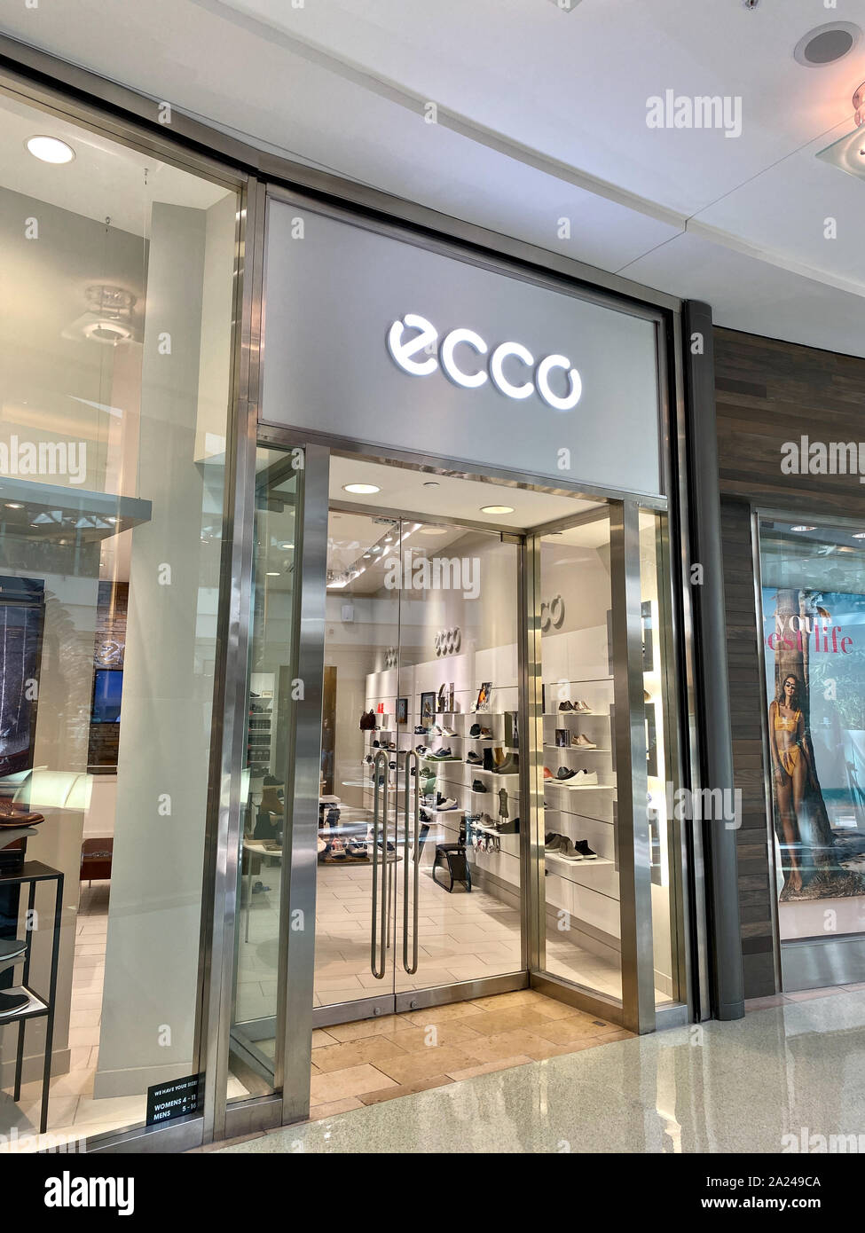 Orlando,FL/USA-9/30/19: Un Ecco retail store en un centro comercial. ECCO  es un fabricante de calzado internacional danesa y el minorista Fotografía  de stock - Alamy