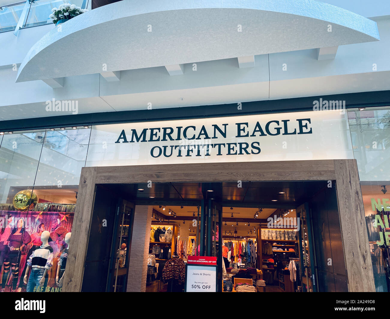 Orlando,FL/USA-9/30/19:Un American Eagle ropa tienda en un centro  comercial. American Eagle Outfitters es un estilo de vida americana de  marca dirigidas a co Fotografía de stock - Alamy