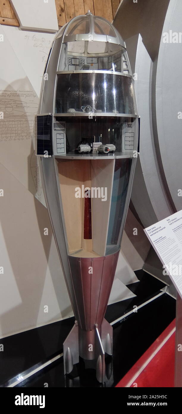 Modelo de Konstantin Tsiolkovsky rocket para viajes interplanetarios. Konstantin Eduardovich Tsiolkovsky (1857-1935) un cohete ruso científico astronáuticas y pionero de la teoría. Foto de stock