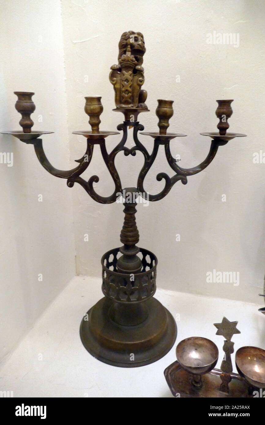 De plata del siglo XIX, el Shabat (Sábado) candelabro. Foto de stock