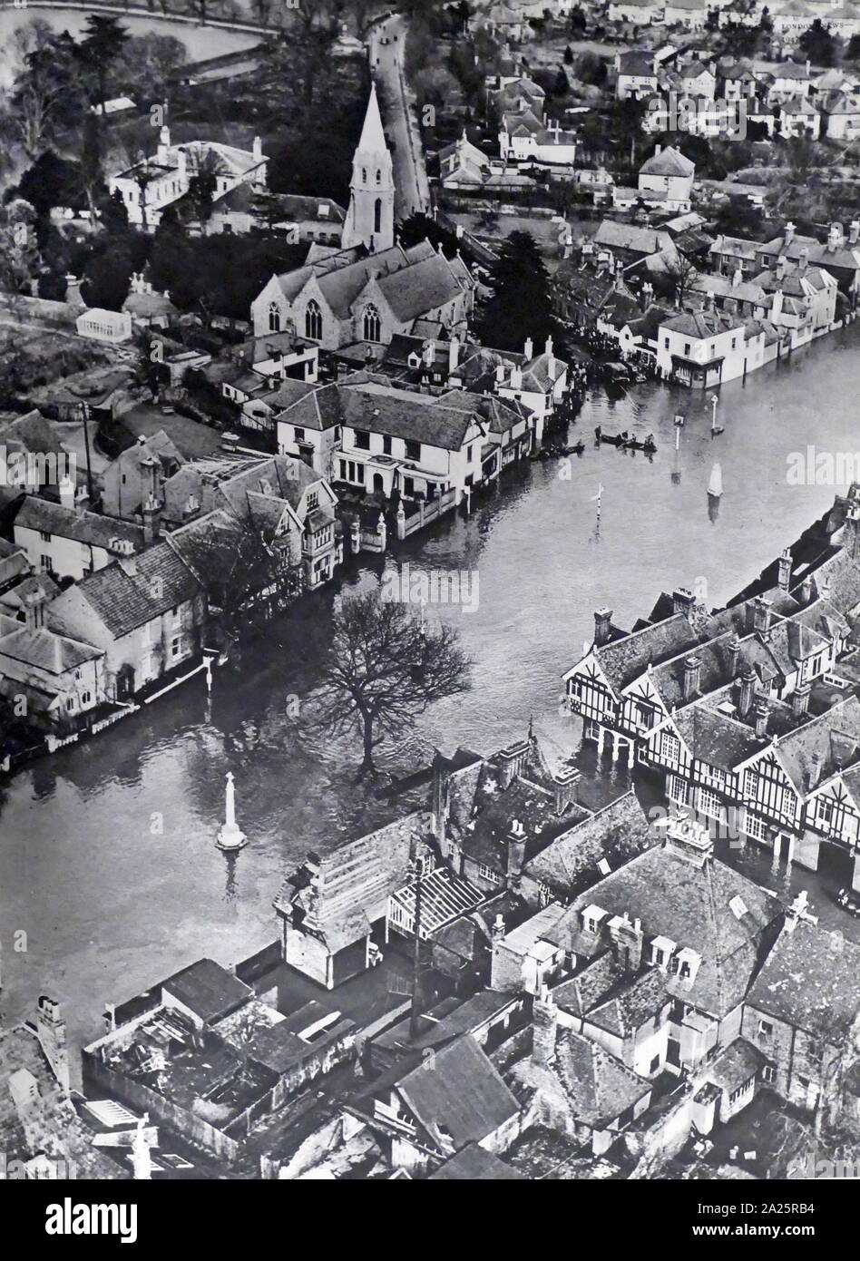 Las inundaciones del Támesis en Windsor, Berkshire, 1947 Foto de stock