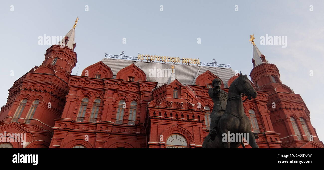 Exterior del Museo Estatal Ruso, antiguamente el Museo Ruso de Su Majestad Imperial Alexander III, situado en la Plaza de las Artes de San Petersburgo, es el más grande del mundo de arte ruso depositarias Foto de stock