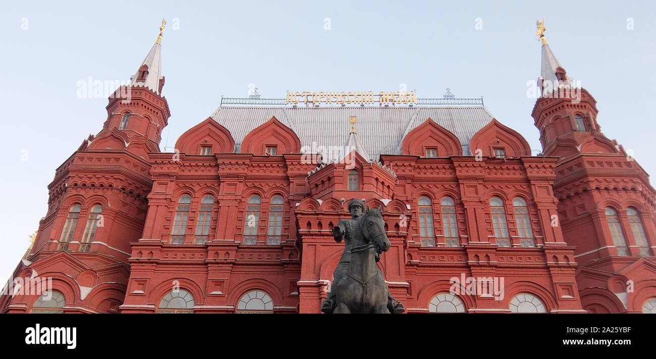 Exterior del Museo Estatal Ruso, antiguamente el Museo Ruso de Su Majestad Imperial Alexander III, situado en la Plaza de las Artes de San Petersburgo, es el más grande del mundo de arte ruso depositarias Foto de stock