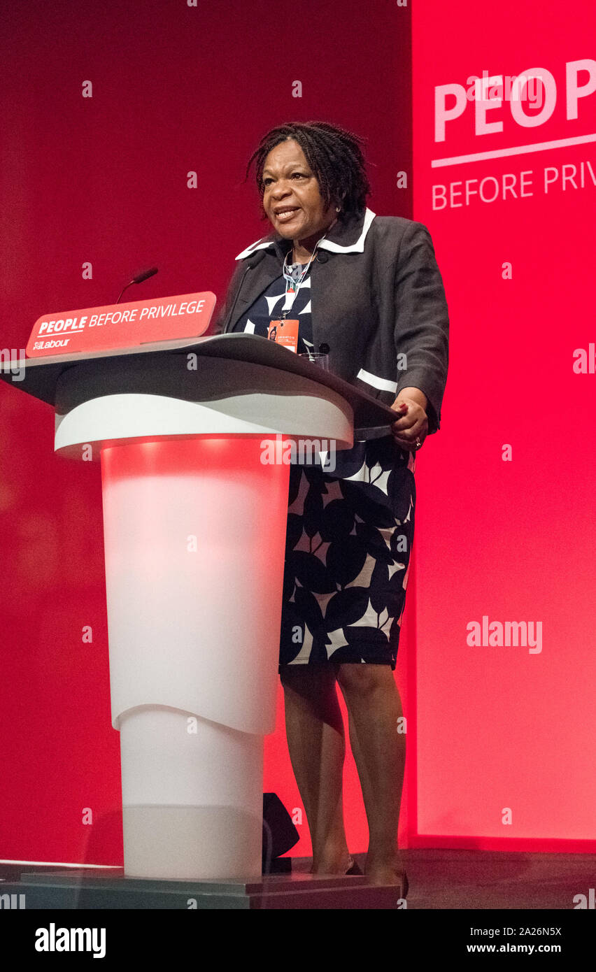 Profesor Cecile Wright hablando en el escenario principal de la conferencia anual de 2019 del Partido Laborista, Brighton, REINO UNIDO Foto de stock
