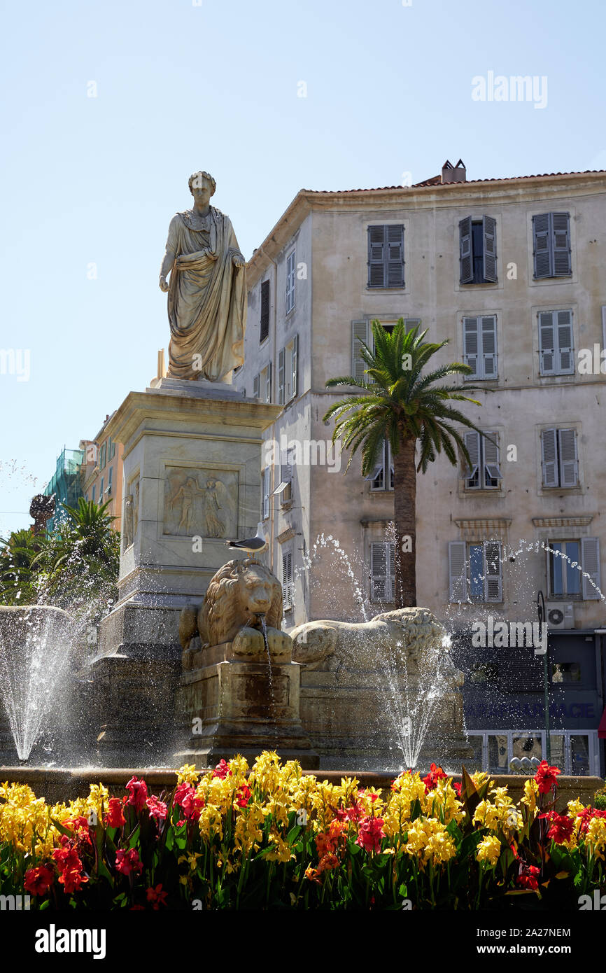 La estatua de Napoleón como Primer Cónsul en Place Foch piazza en Ajaccio Corse-du-Sud Córcega - Córcega Ajaccio Foto de stock