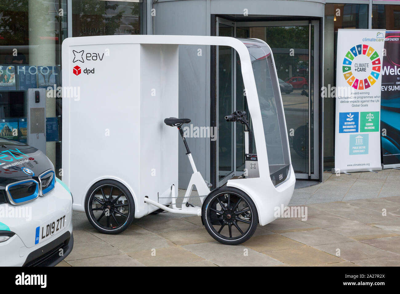 La EAV entrega e-carga bike para DPD en la Oxford EV Summit 2019 para vehículos eléctricos. Foto de stock