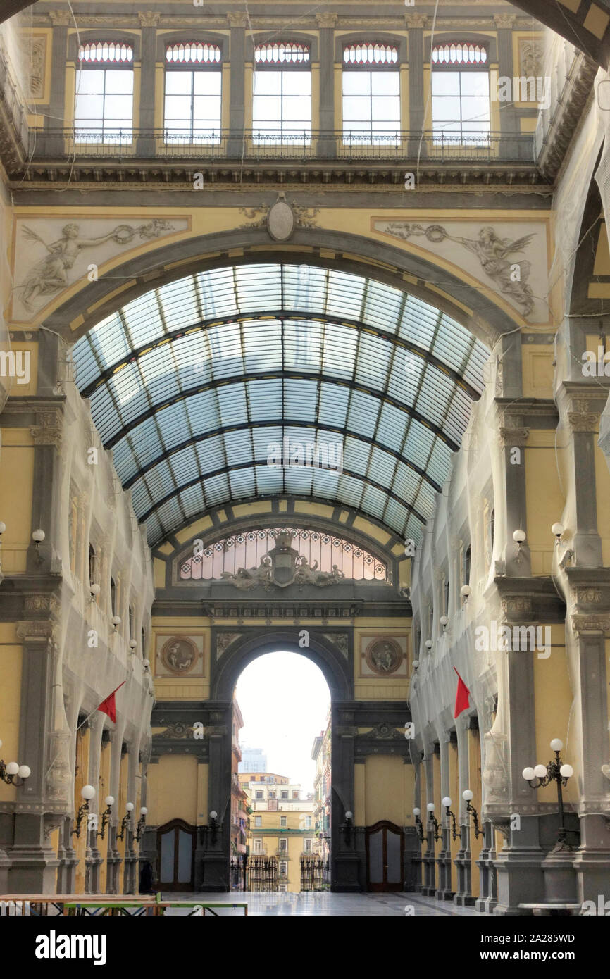 Siglo xix Galleria Principe di Napoli galería comercial diseñado por Novellis Breglia y de Nápoles, Italia, Europa Foto de stock