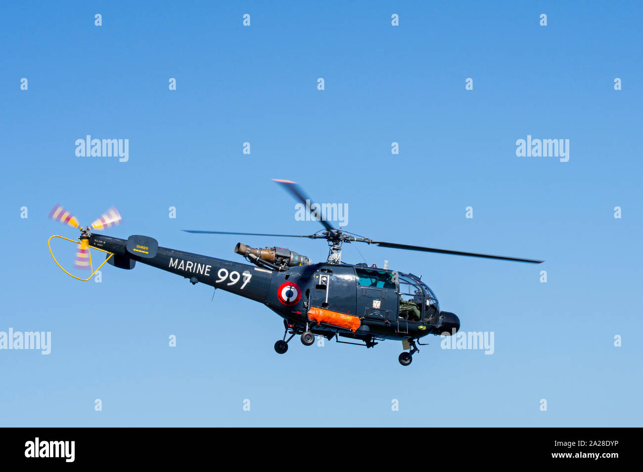 Marina Francesa Alouette III, un solo motor en vuelo de helicóptero utilitario ligero Foto de stock