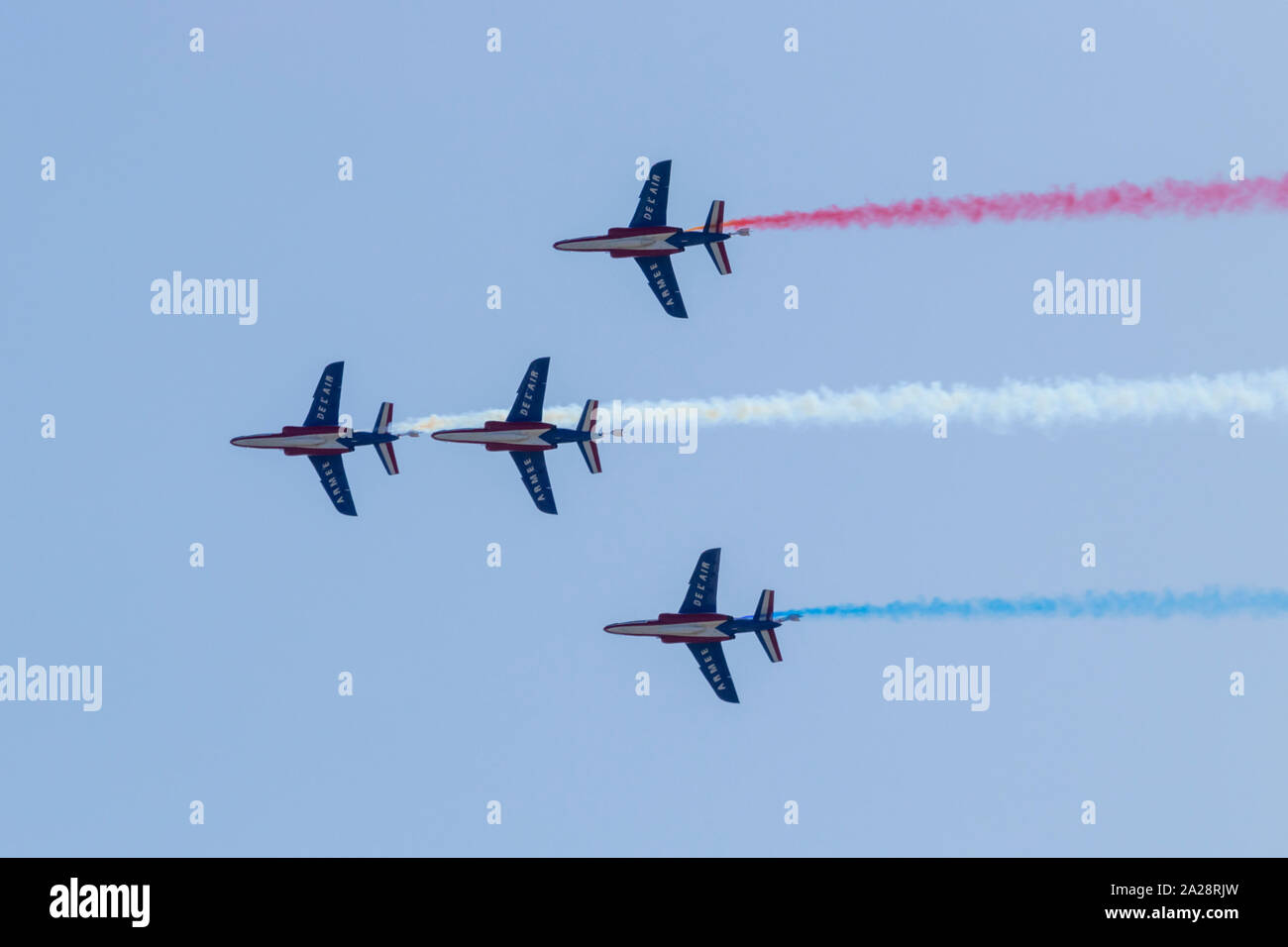 OSTRAVA, REPÚBLICA CHECA - Septiembre 22, 2019: la OTAN Días. Patrulla de Francia equipo de Fuerza Aérea Francesa realiza un vuelo en pantalla Alpha Jet E aircra Foto de stock