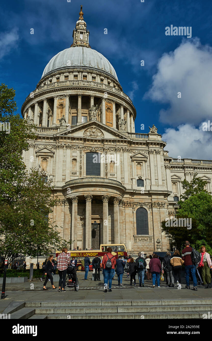 La Catedral de San Pablo, Londres- diseñado por Sir Christopher Wren y un icónico monumento de Londres. Foto de stock