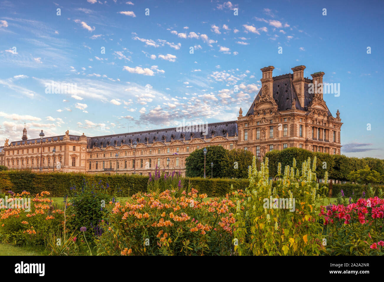 El Louvre y el jardín de las Tullerías Foto de stock