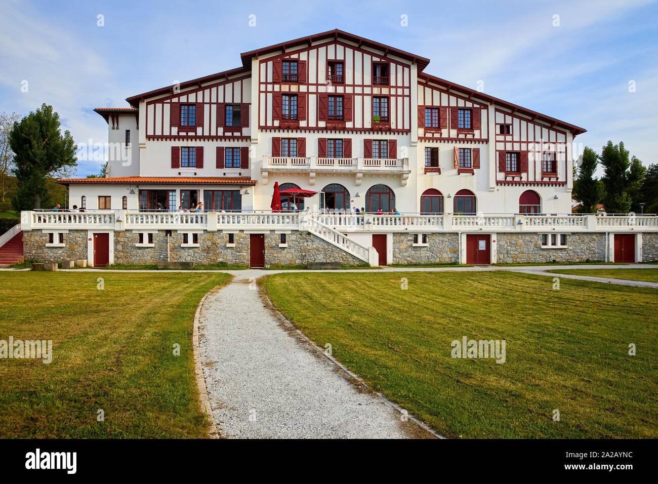 Haizabia, centro de vacaciones, Arquitectura vasca, Route de La Corniche, Hendaye, Aquitania, País Vasco, Francia Foto de stock