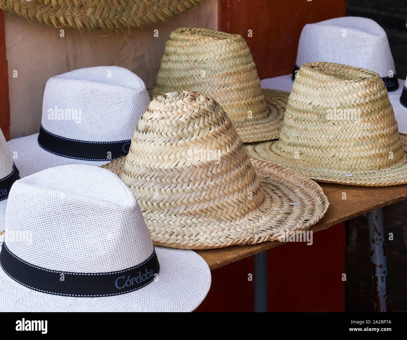 Sombreros y artesanías típicas de la provincia de Córdoba, Andalucía.  España Fotografía de stock - Alamy