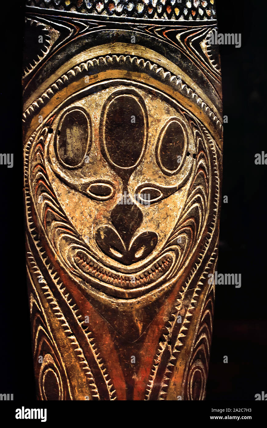 Escudo: nombre vernáculo de principios del siglo XX: waguet( madera, pigmentos) - Oceanía Melanesia - Papúa Nueva Guinea - - - Wosera-Gaui Sepik Oriental Palimbei) Cultura: Oceanía - Iatmul Foto de stock
