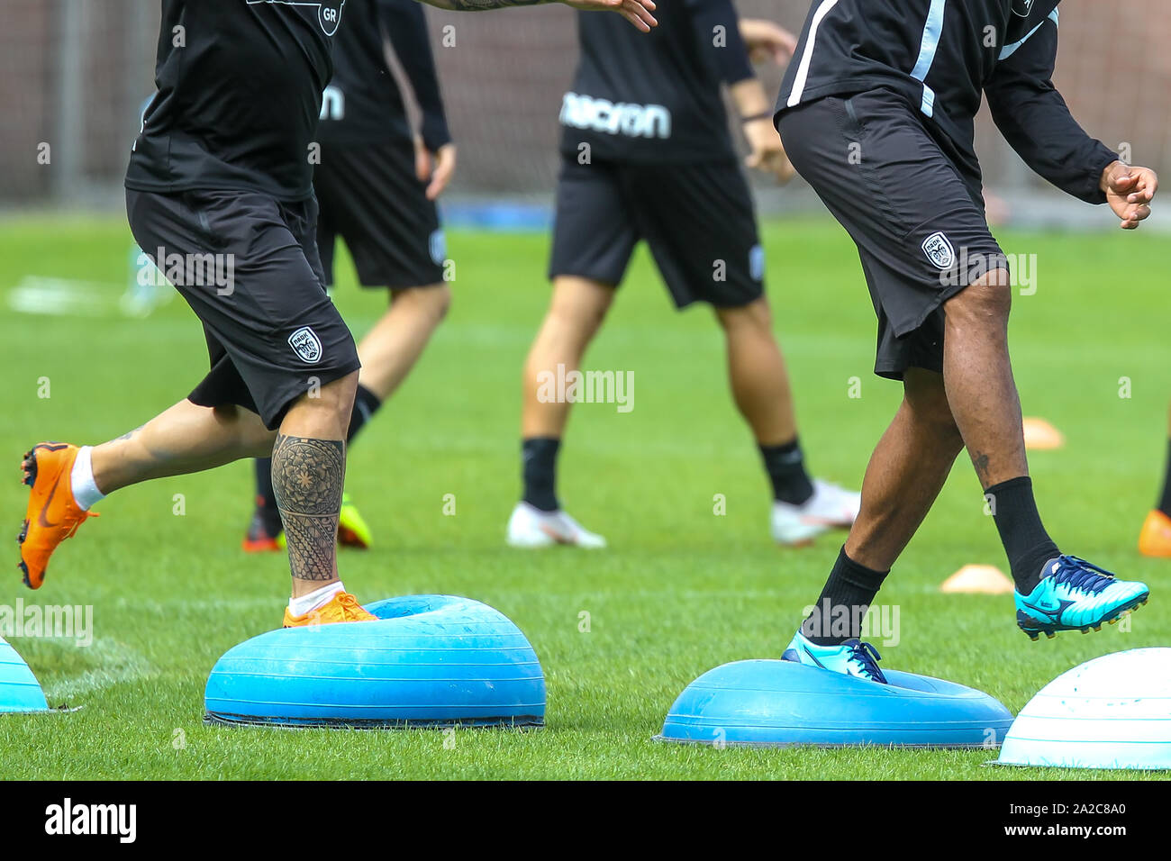Football Training Equipment Fotos E Imagenes De Stock Alamy Football Training Equipment Fotos E Imagenes De Stock Alamy