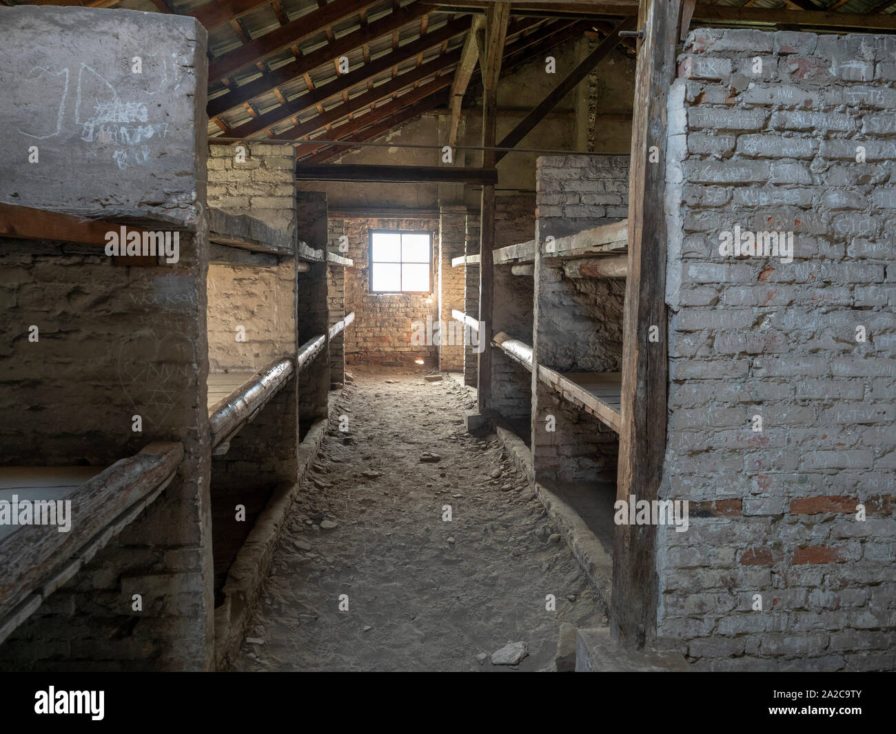 Bloques de alojamientos en el campo de concentración de Auschwitz-Birkenau, Polonia Foto de stock