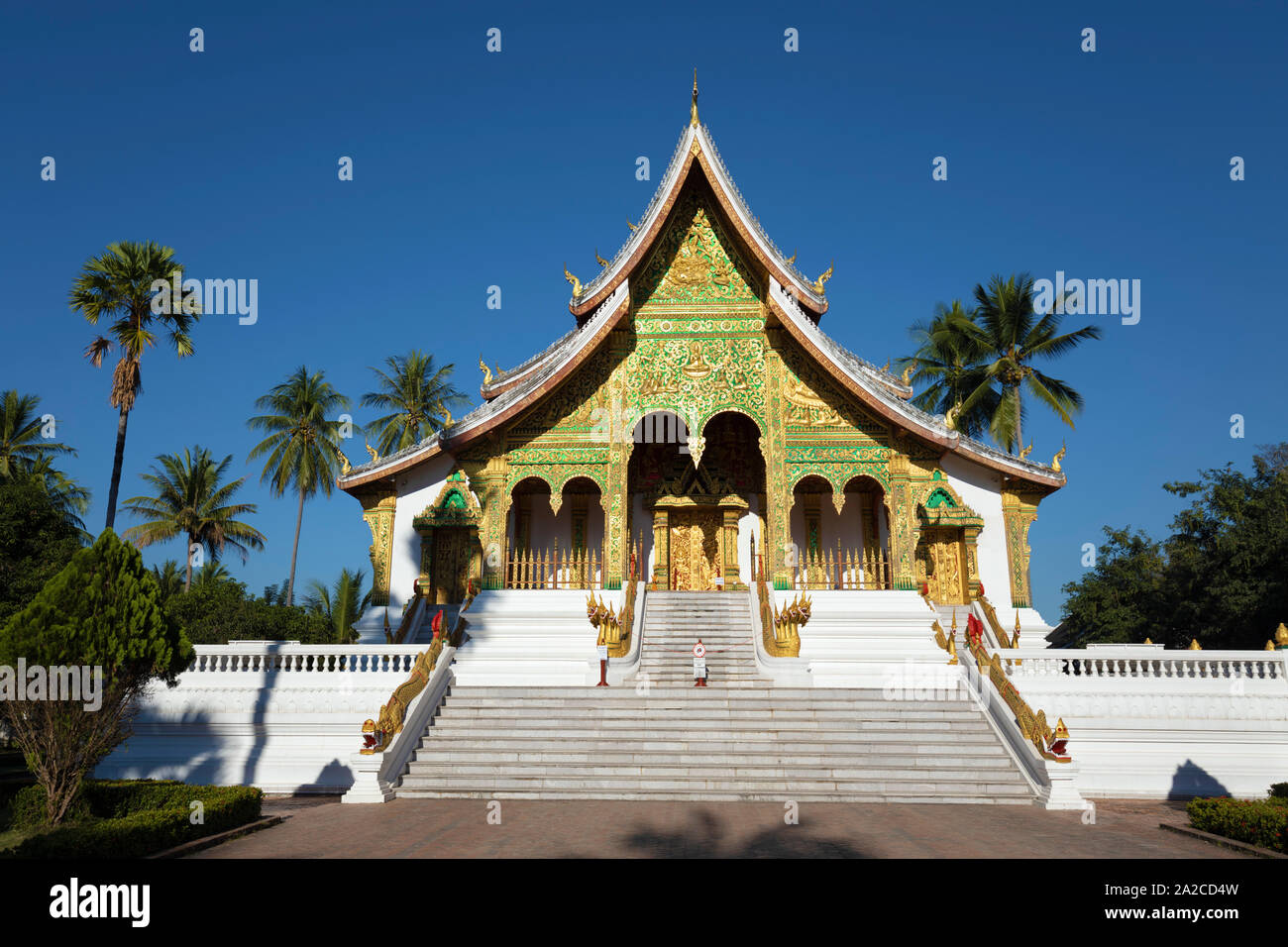 Wat Ho Pha Bang templo budista en el complejo del Palacio Real, Luang Prabang, en la provincia de Luang Prabang, en el norte de Laos, Laos, Sudeste de Asia Foto de stock