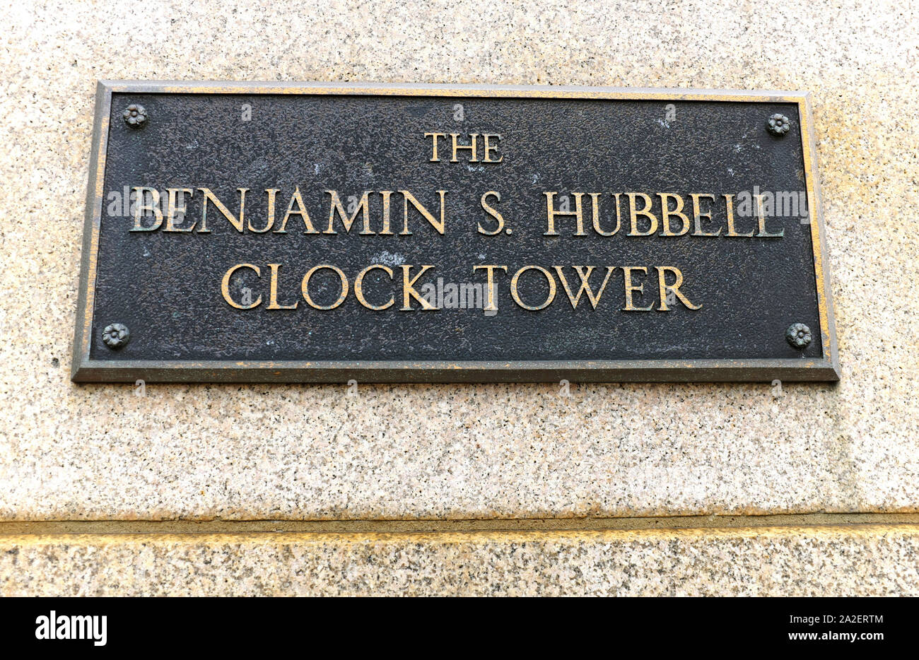 Una placa que conmemora la histórica Benjamin S. Hubbell torre del reloj en el lado oeste Mercado en el barrio de la ciudad de Ohio de Cleveland, Ohio, EE.UU. Foto de stock