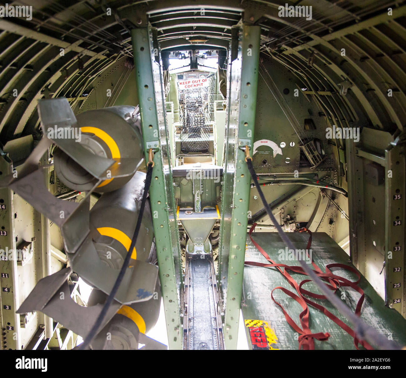Interior de Collings Foundation's B-17G Flying Fortress, 9-O-nueve, en