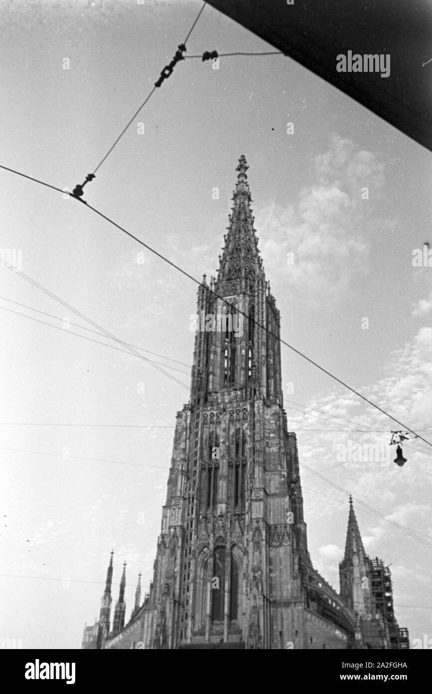 Das im gotischen Baustil erbaute Ulmer Münster, Alemania 1930er Jahre. El Ulm Minster consturcted en estilo gótico, Alemania 1930. Foto de stock