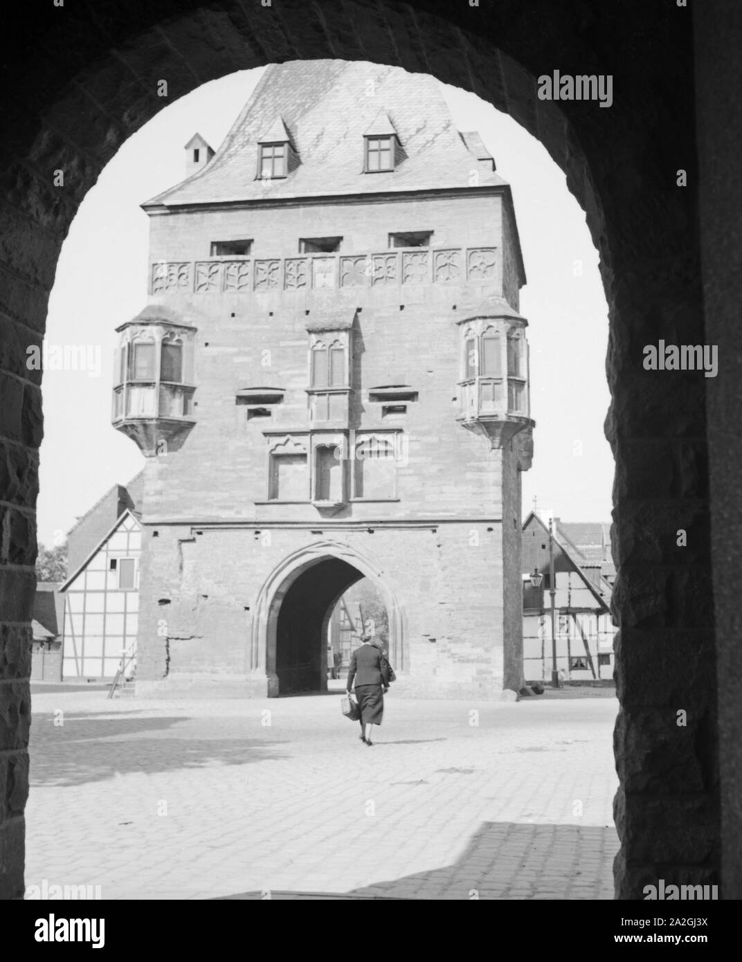 Das Osthofentor in der Stadt Soest en Westfalen, Deutschland 1930er Jahre. Osthofentor city gate en Soest en Westfalia, Alemania 1930. Foto de stock