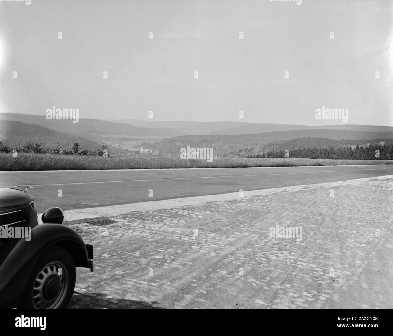 Durch Die deutschen Landschaften, Deutschland 1930er Jahre. En thr carretera a través de las regiones de Alemania 1930. Foto de stock