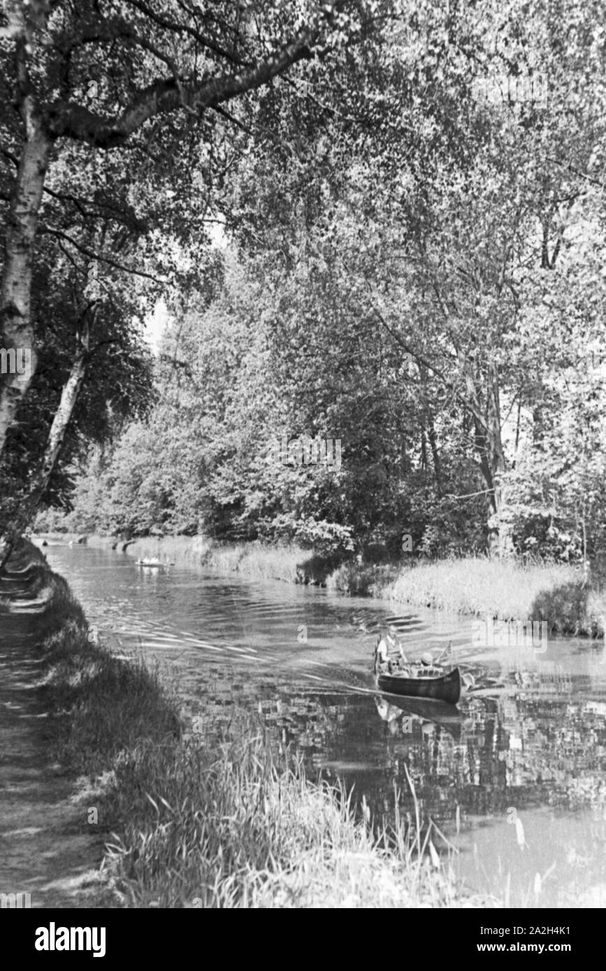 Einem Seitenarm Auf der Weser en Bremen, Alemania 1930er Jahre. Anabranch de río Weser en Bremen, Alemania, 1930. Foto de stock