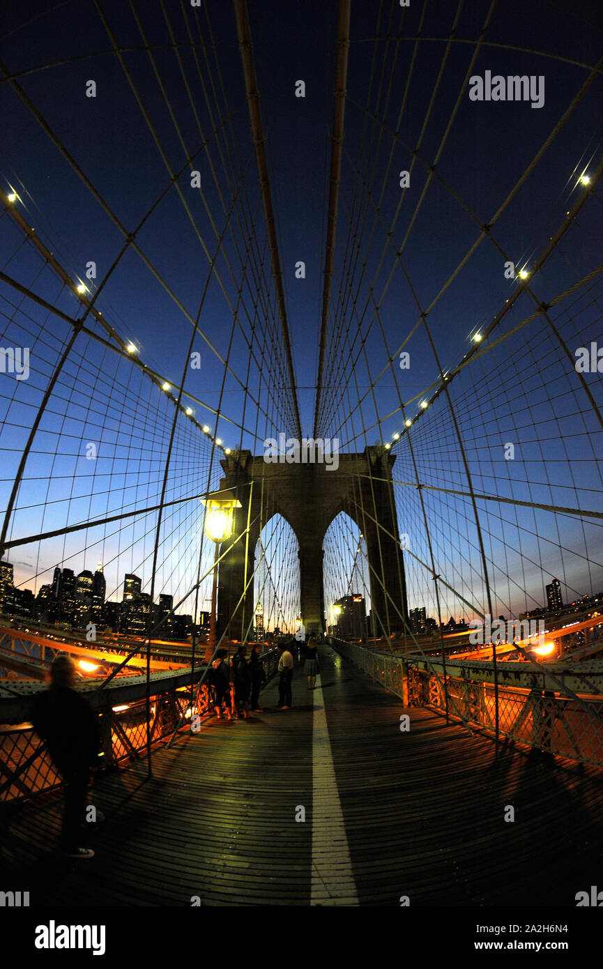 Amplio ángulo de visión del Puente de Brooklyn Foto de stock