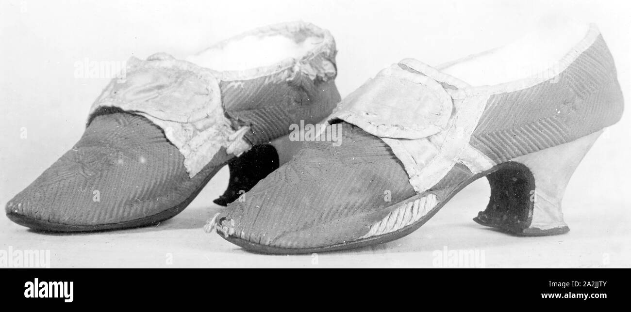 Par de zapatos, c.1770s, Inglaterra, cuero, seda, de ligamento tafetán, acolchados Foto de stock