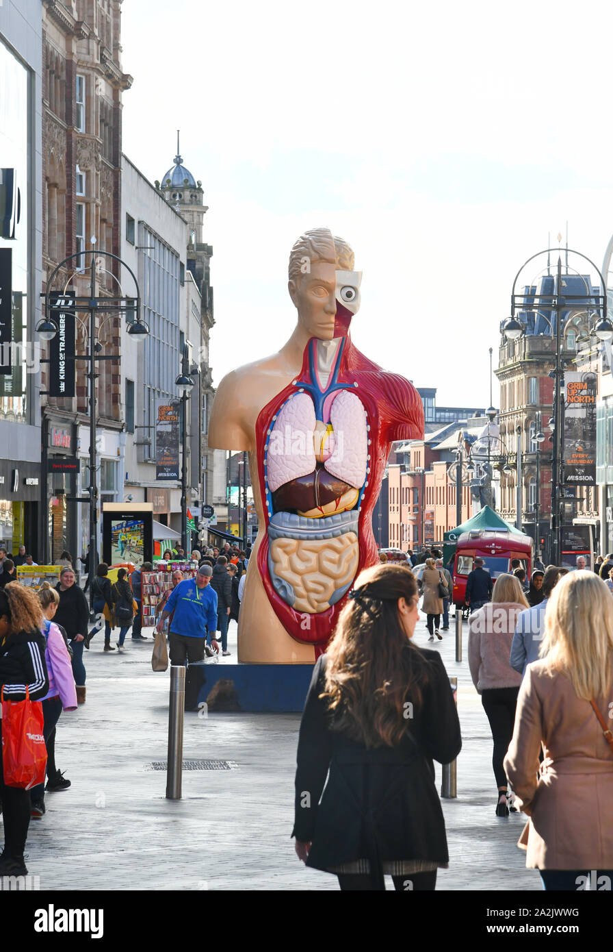 Damián hirst briggate sculture himno en Leeds, Reino Unido Foto de stock