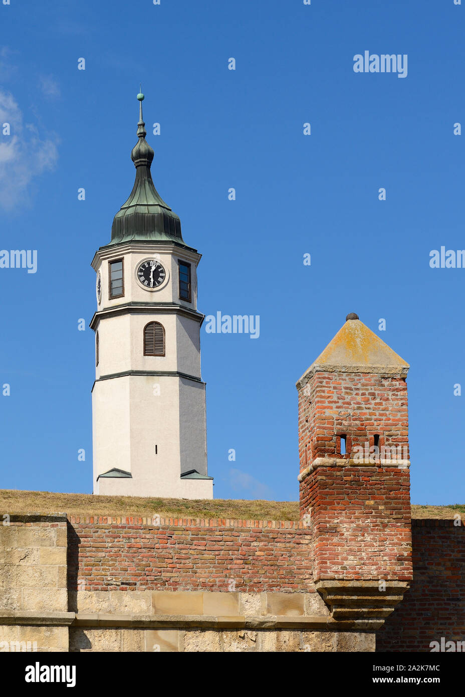 La Sahat torre en el interior de la puerta de Stambol, la fortaleza de Kalemegdan, Belgrado, Serbia Foto de stock