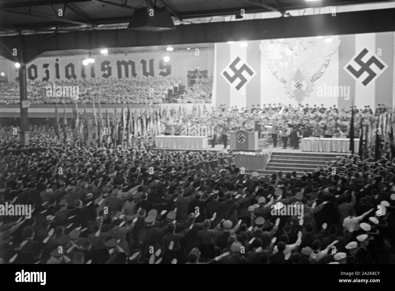 Parteiveranstaltung der NSDAP für den HJ Reichssieger 1936, Deutschland 1930er Jahre. Evento para el partido nazi de Hitler Youth Reichssieger competencia 1936, Alemania 1930. Foto de stock
