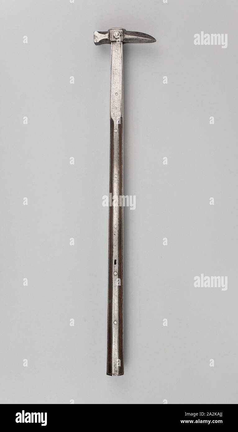 Martillo de Guerra, 1500/30, alemán, Alemania, el acero y la madera, L. de  58,4 cm (22 15/16 Fotografía de stock - Alamy