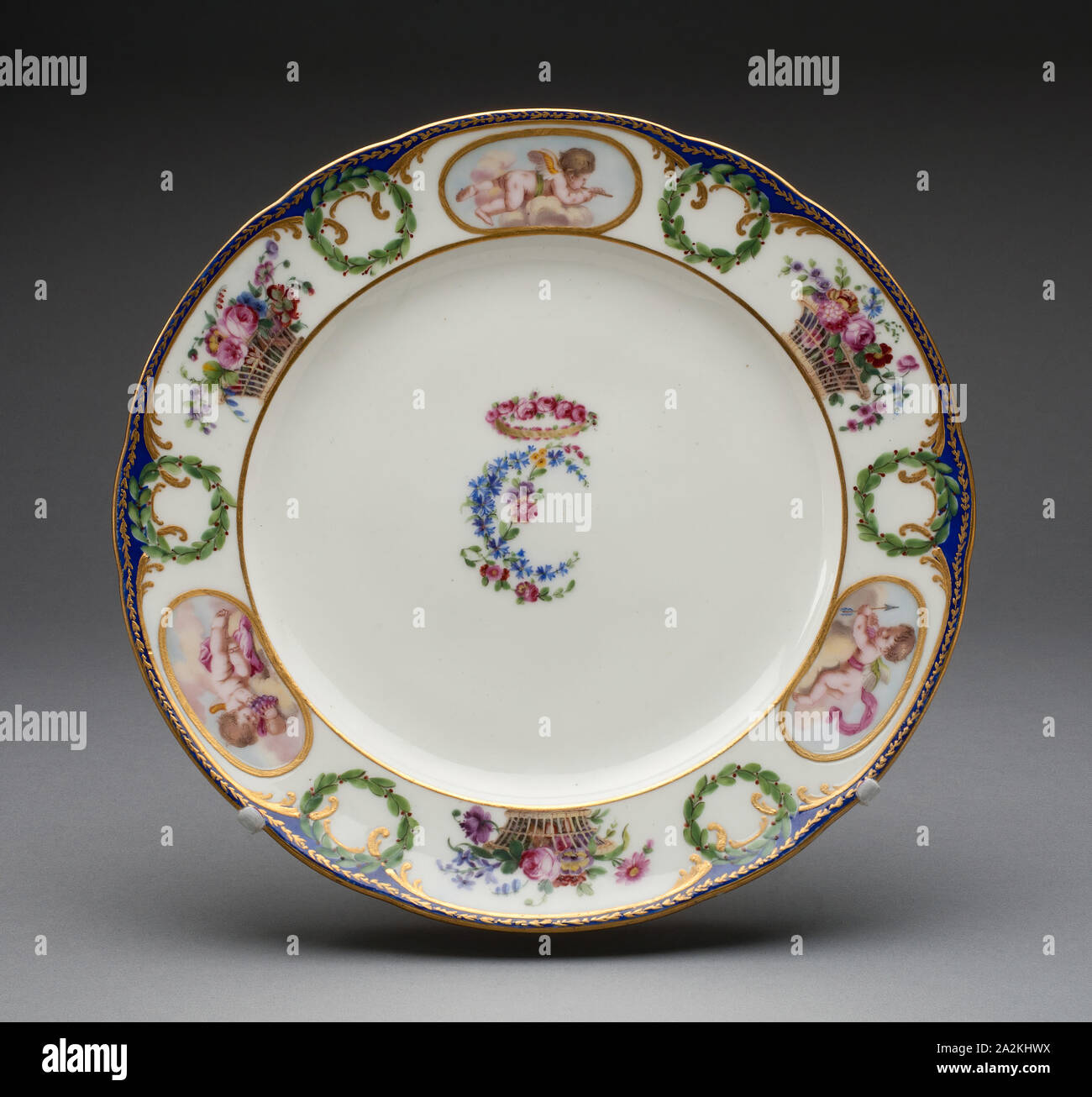 Placa de la Charlotte Louise, 1774, servicio de manufactura de porcelana de Sèvres, Francesa, fundada el año 1740, pintado por Joyau y Massy, Sèvres, soft-pegar porcelana, esmaltes, policromada y dorados, diam. 24,5 cm (9 5/8 pulg. Foto de stock