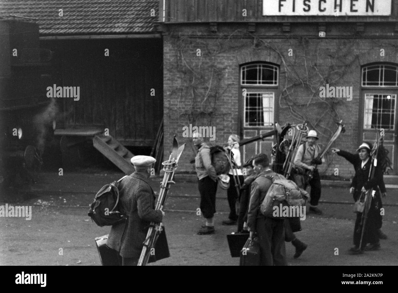 Urlaub im im Walsertal Vorarlberg en Österreich, 1930er Jahre. De vacaciones en Walsertal valle en la región de Vorarlberg, Austria 1930. Foto de stock