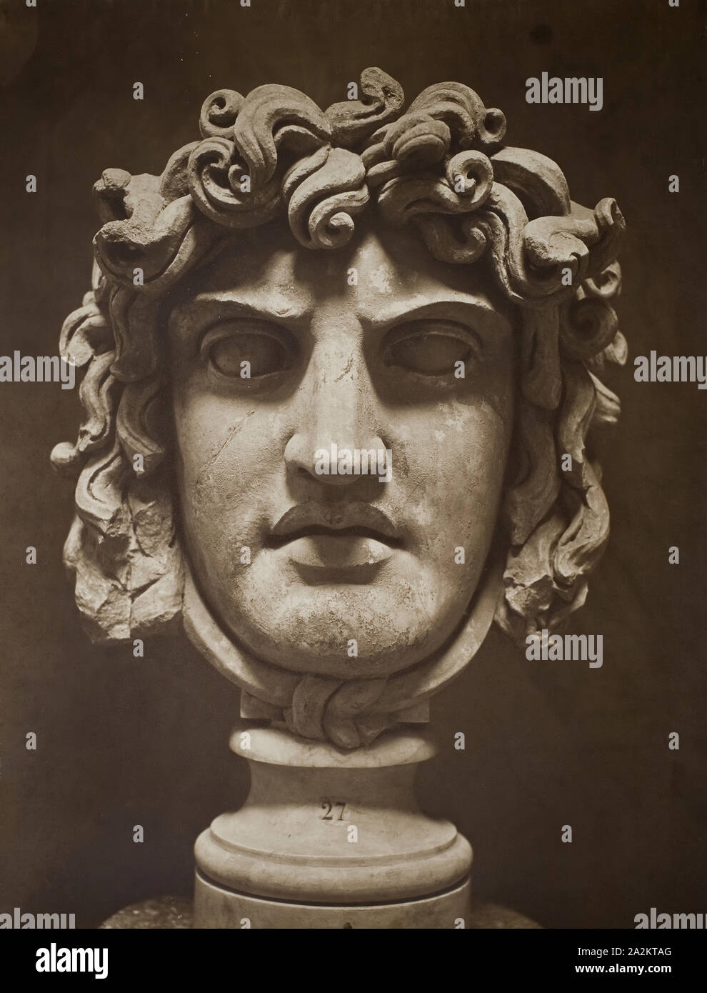 Máscara de Medusa (Masque de Méduse), 1862, Adolphe Braun, Francés, 1811-1877, Francia, albúmina, impresión de 47,4 × 36,3 cm (image/papel), 61,4 × 48,1 cm (monte Foto de stock