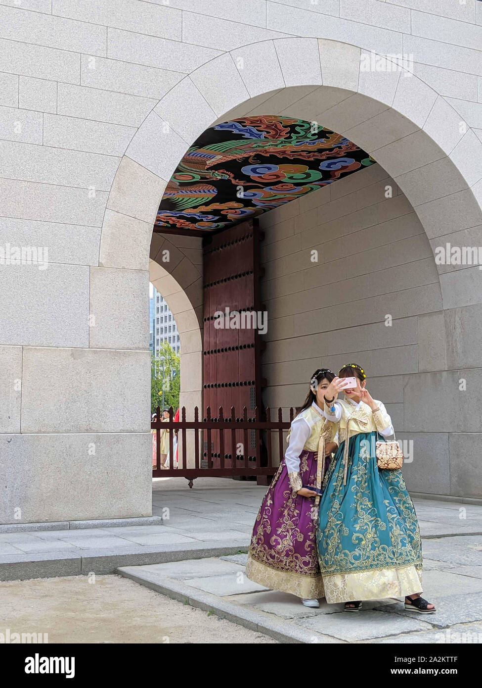 Ropa coreana fotografías e imágenes de alta resolución - Alamy