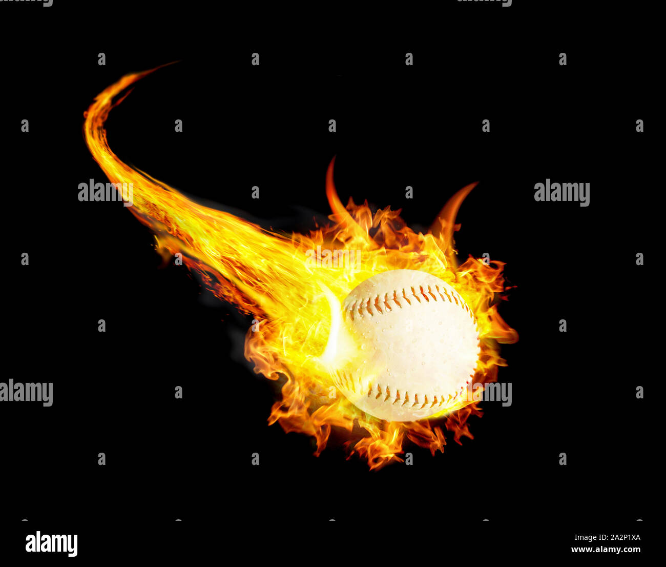Pelota de béisbol en el fuego con humo y velocidad. Foto de stock