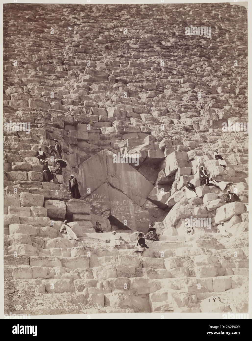 J. Pascal Sébah, Turco, CA activa. 1823-1886, la cara norte de la Gran Pirámide de Giza, del siglo xix, albúmina, imagen de impresión: 10 5/16 x 8 1/8 pulgadas (26,2 × 20,6 cm Foto de stock