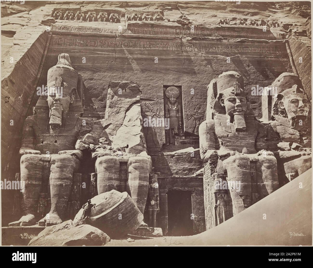 J. Pascal Sébah, Turco, CA activa. 1823-1886, Gran Templo de Ramsses II en Abu Simbel, del siglo xix, albúmina, imagen de impresión: 8 1/8 x 10 3/8 pulgadas (20,6 × 26,4 cm Foto de stock