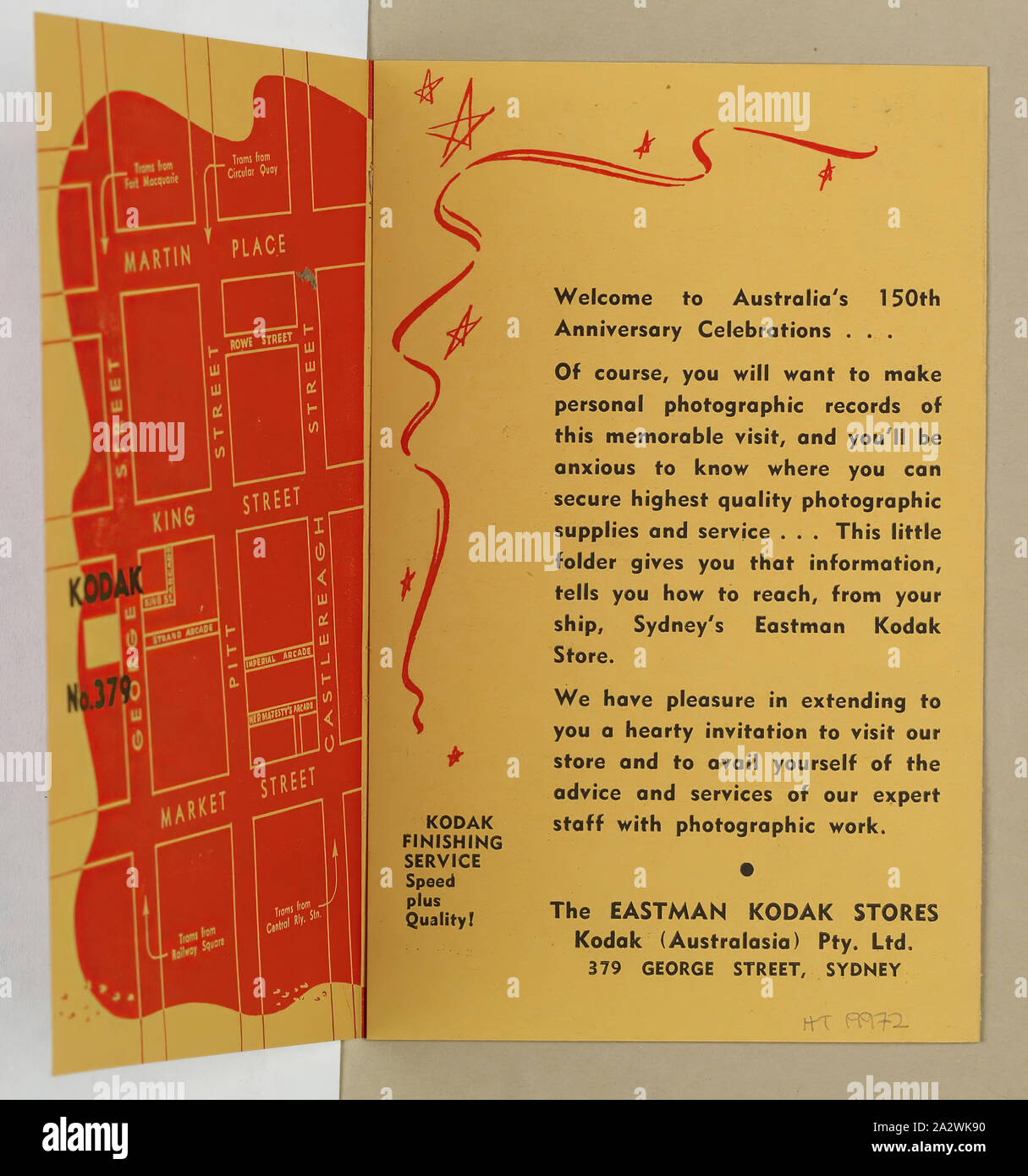 Folleto - Kodak Australasia Pty Ltd, "una bienvenida y alguna información que darás la bienvenida', George St, Sydney,1938, Doble folleto titulado "Una Bienvenida y alguna información que darás la bienvenida', que habrían sido distribuidos por la Kodak Australasia Pty Ltd almacenar en 379 George Street sydney a diversos visitantes llegan al país a través de ship en 1938 por el australiano '150 Aniversario' celebraciones. El folleto se dirige a los lectores a su tienda, proporciona un mapa de Sydney con Kodak y moneda detalles Foto de stock