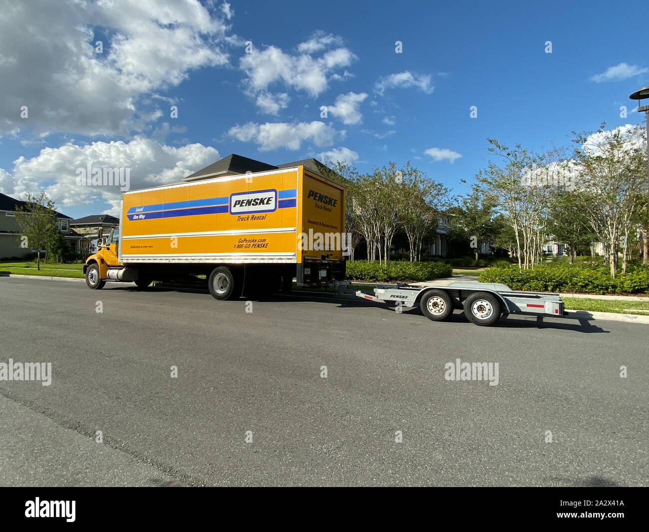 Orlando,FL/USA10/3/19 Un alquiler de camiones Penske utilizado para