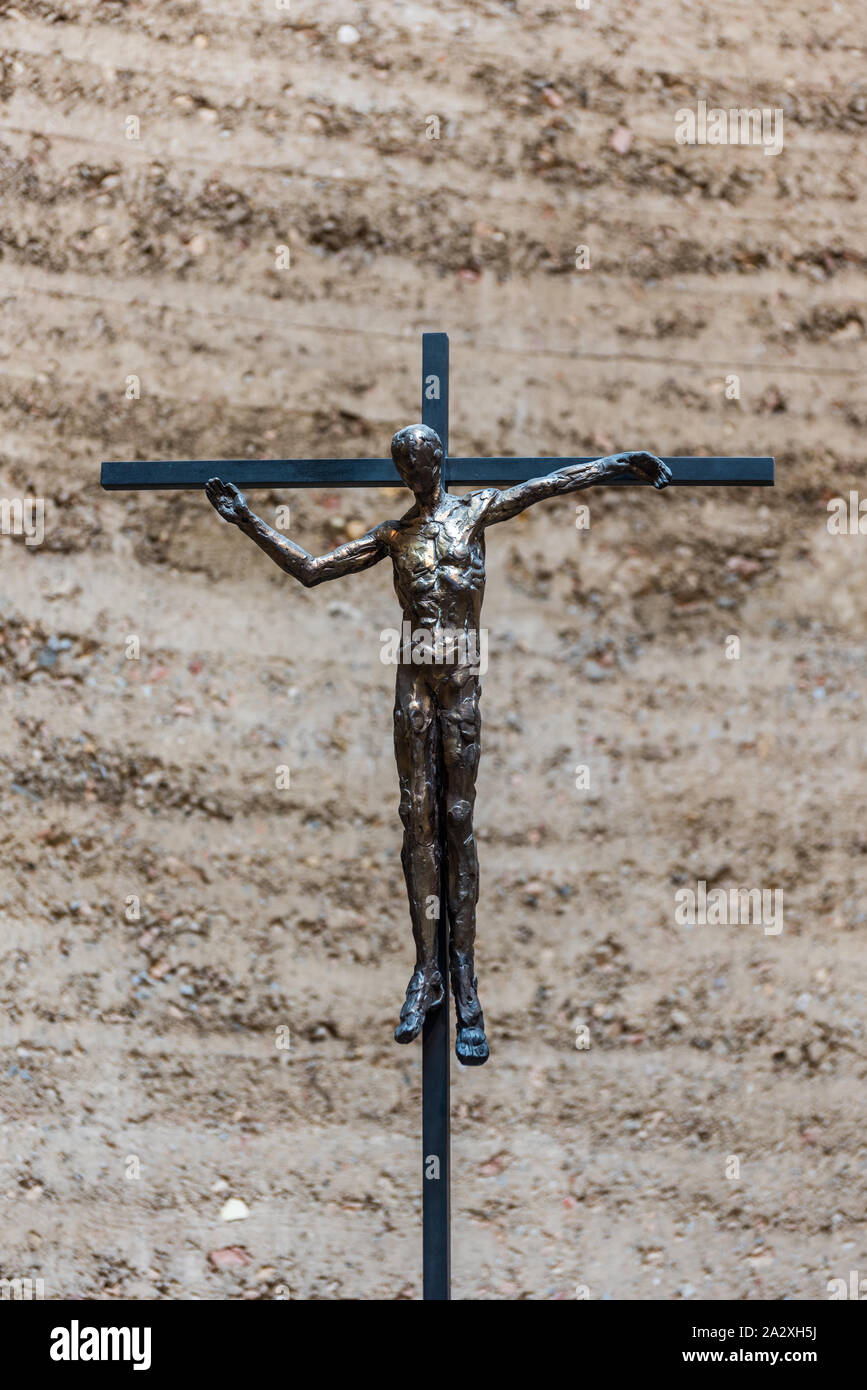 Estatua de Jesús dentro de la capilla de la Reconciliación, una hermosa