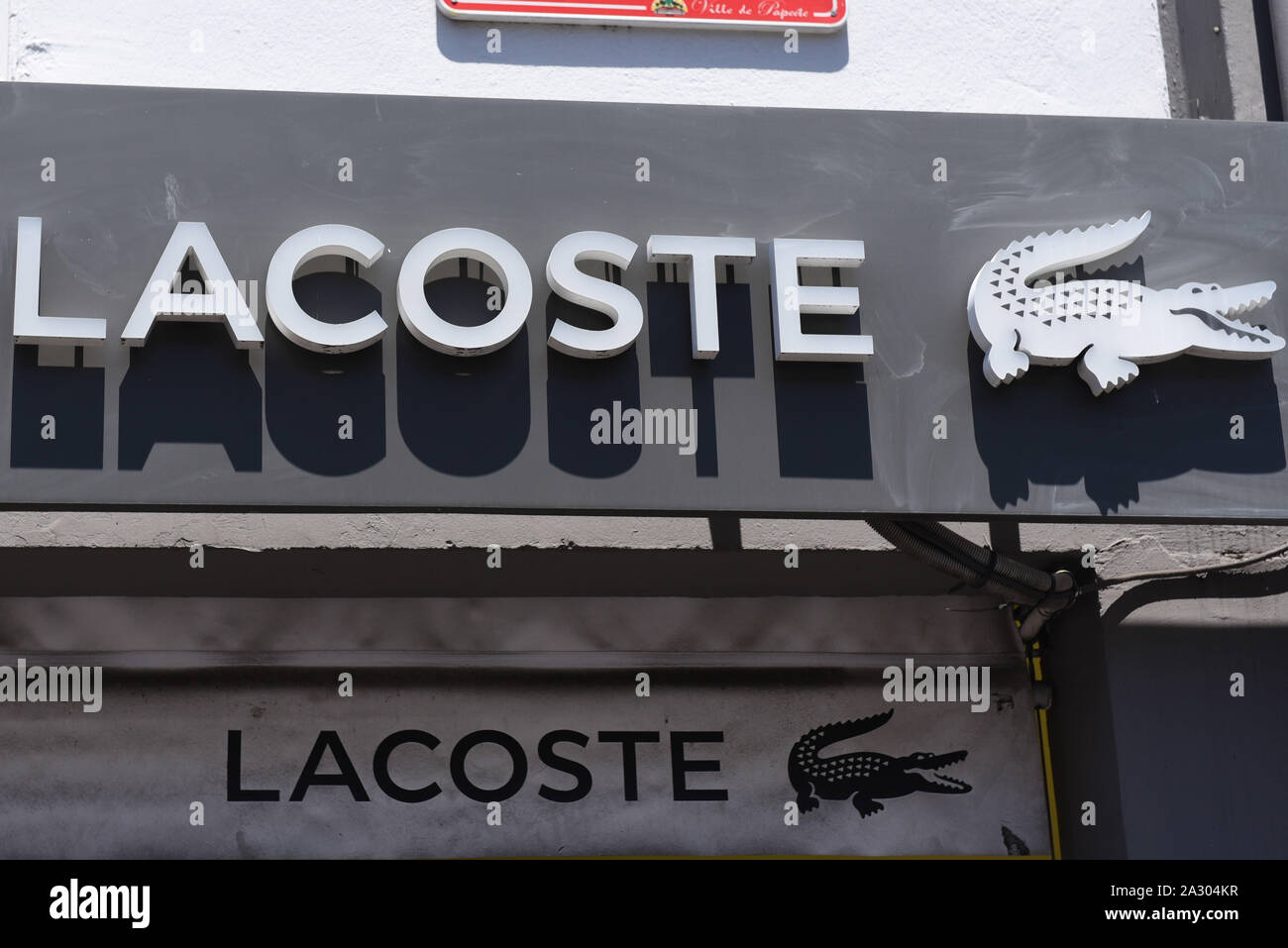 E lacoste top