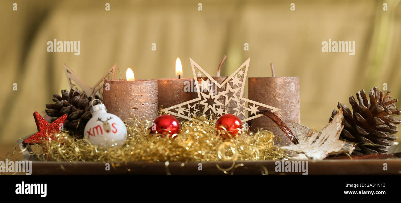 Weihnachts Kerze Dekoration golden rot Foto de stock